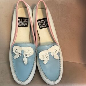 Vintage Mootsies Tootsies Women's Blue and White Loafers